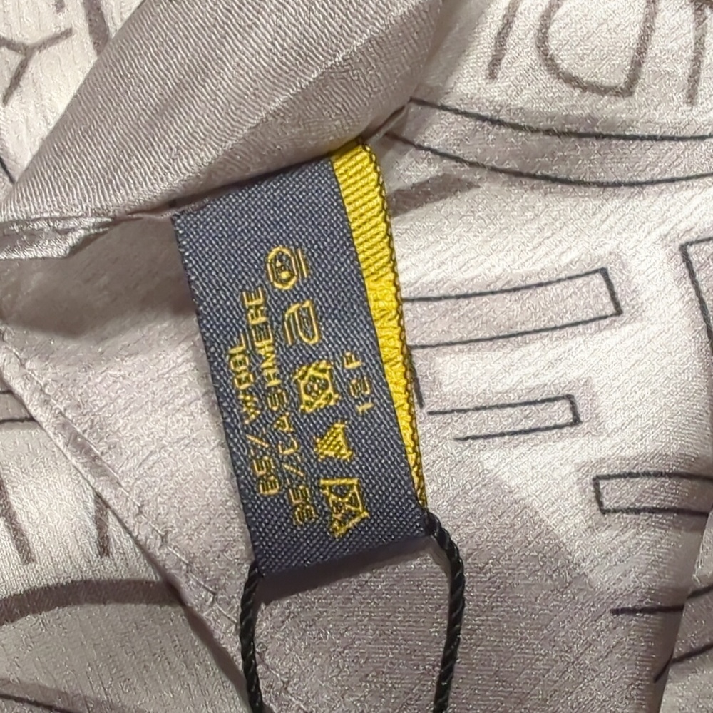 Authentic Fendi scarf - Picture 2 of 5